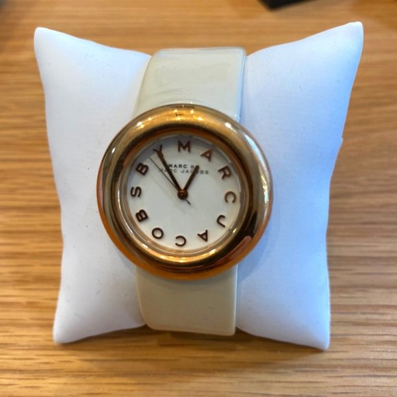 Marc Jacobs Women Leather Watch (MBM 8556) - Picture 1 of 2